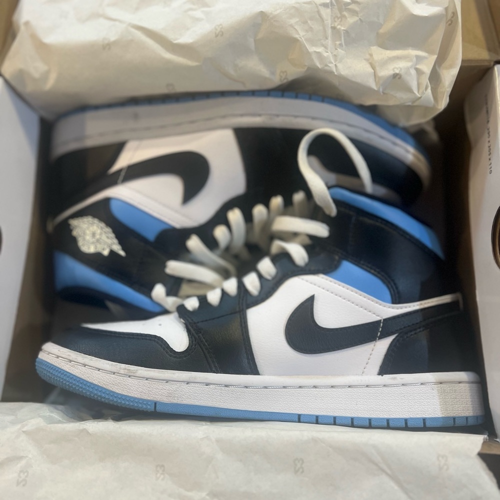 Jordan 1s Black and ‘University Blue’ Sneakers